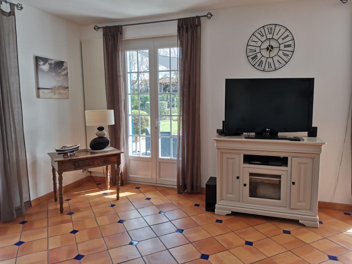 Maison De Campagne Proche Des Plages Saint-Romain-de-Benet Esterno foto